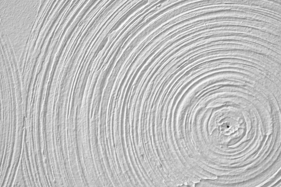 Sand swirl textured wall finish