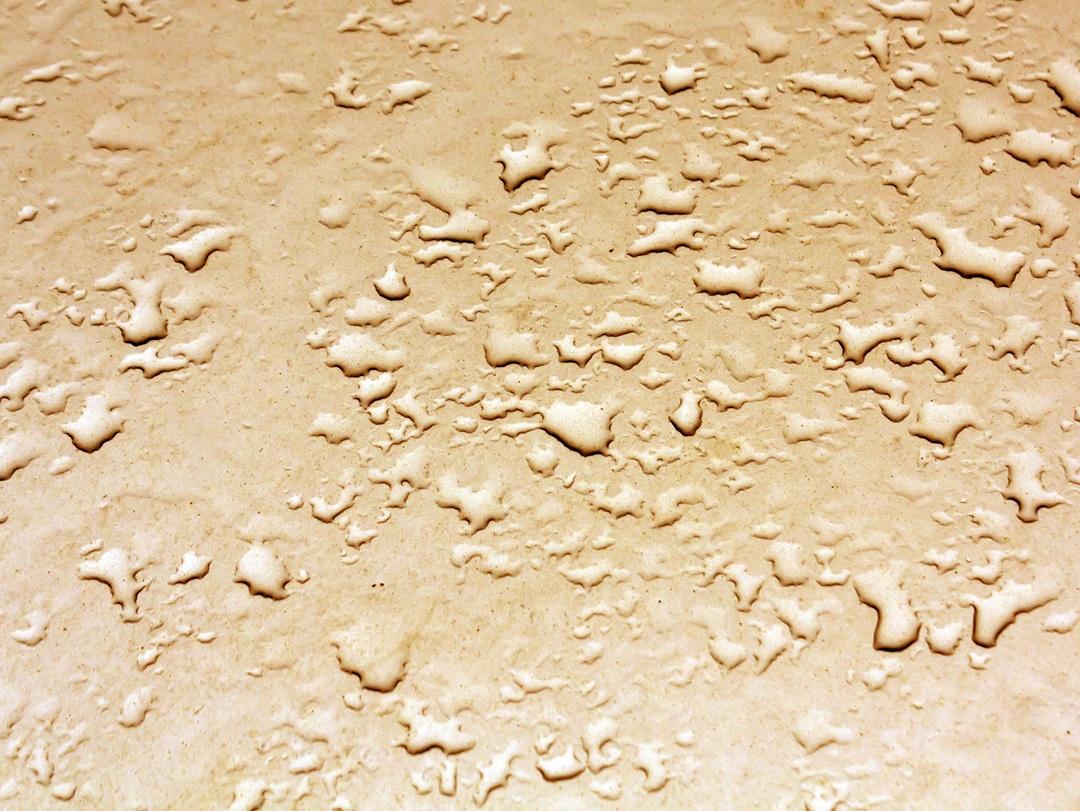 Orange peel textured wall finish