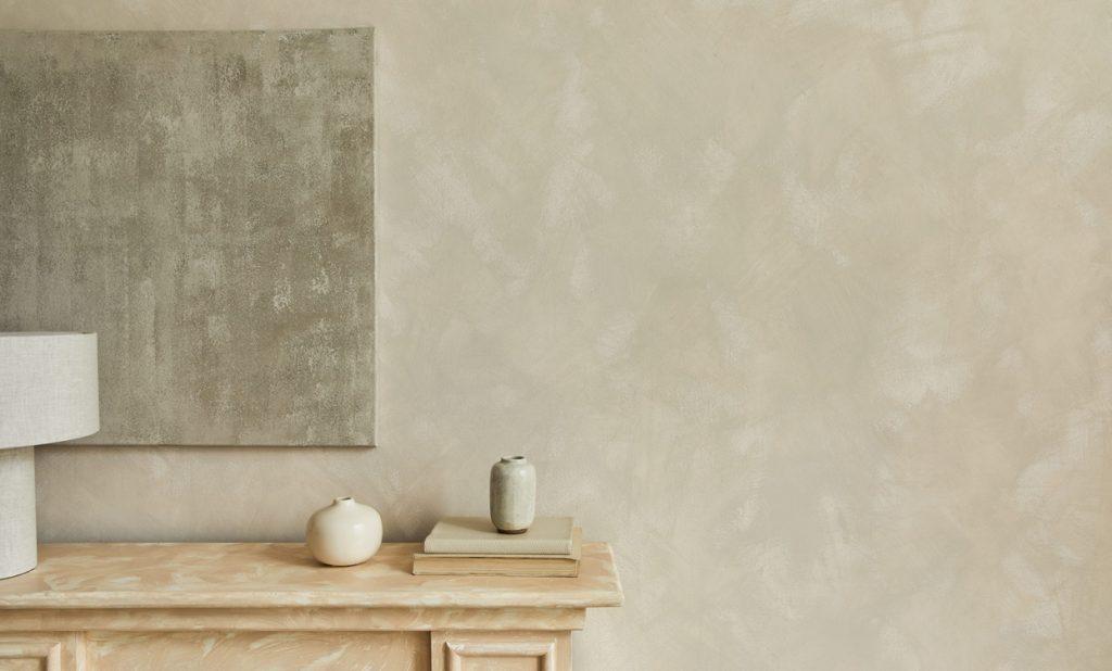 Monochromatic composition with vases lamp